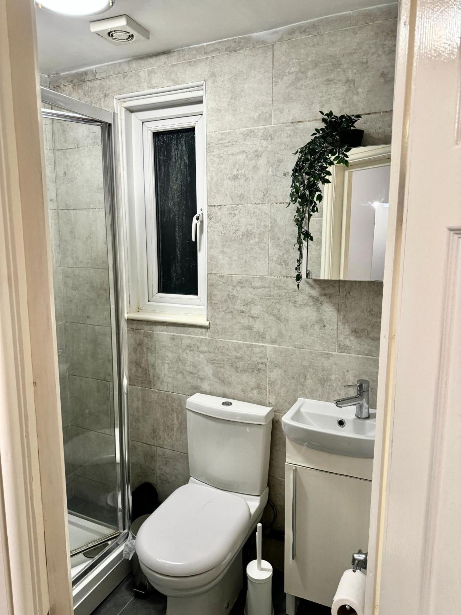 Modern En-Suite Rooms By Finsbury Park Station 8 Mins To King'S Cross By Tube ลอนดอน ภายนอก รูปภาพ